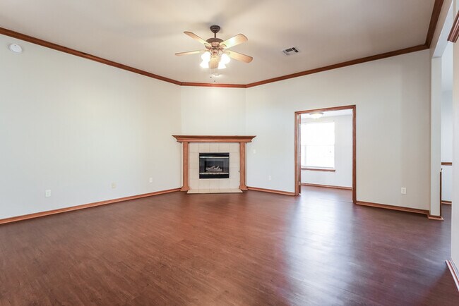 Building Photo - Great Home!!
