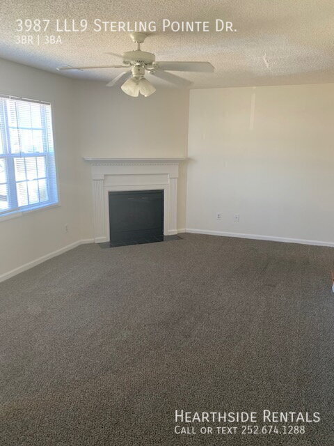 Building Photo - 3 Bedroom/2.5 Bath Townhouse in Sterling P...