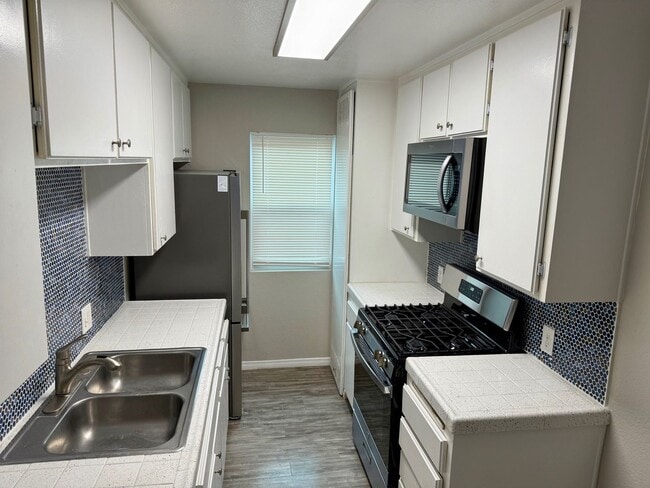Foto del edificio - Ground floor 1 bedroom in quiet neighborho...