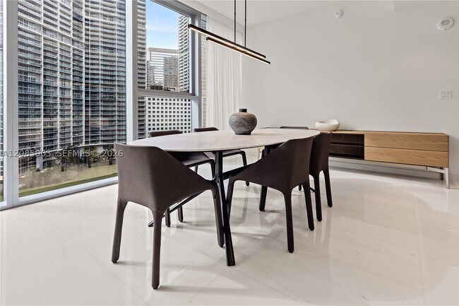 Foto del edificio - 300 Biscayne Blvd