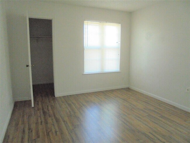 Building Photo - 1003 Rock St