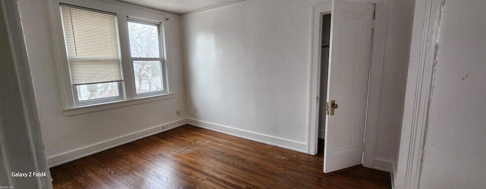 Foto principal - 29 E Harry Ave