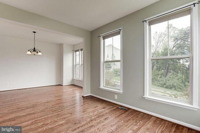 Living Room another view - 42706 Ogilvie Sq