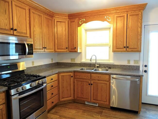 Building Photo - 1005 Ayres Ct