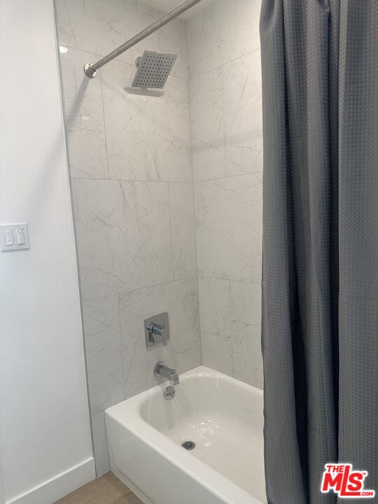 Foto del edificio - 228 S Doheny Dr