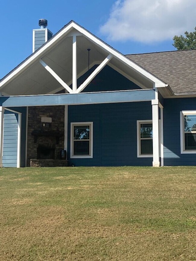 Building Photo - Quiet and Cozy Living in Phenix City