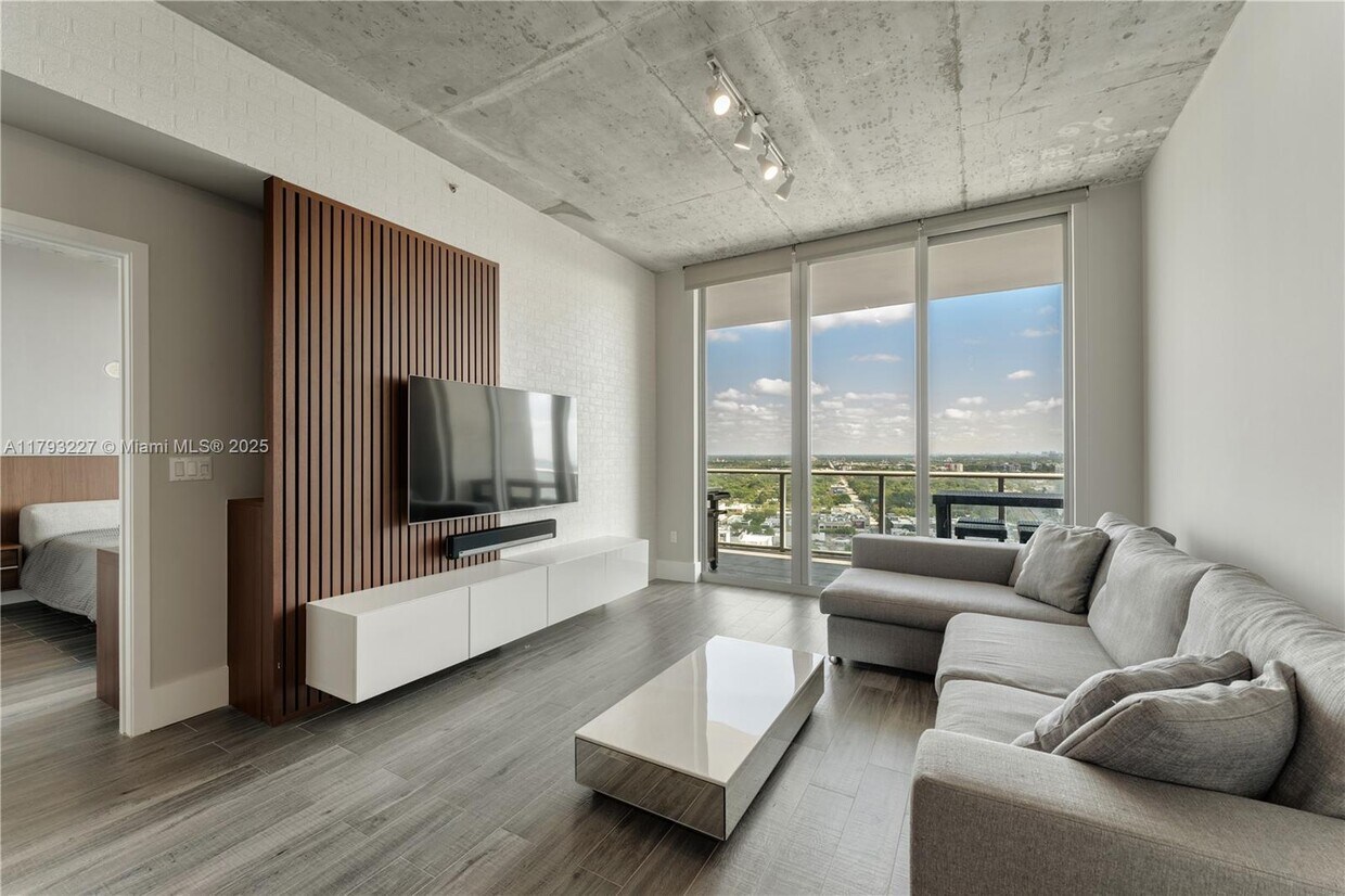 Foto principal - 3470 E Coast Ave