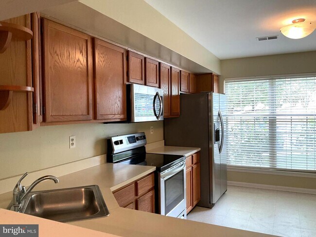 Building Photo - 1003 Roundhouse Ct