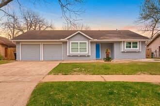 Building Photo - 5330 Hialeah Dr