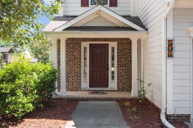 Building Photo - Amazing 3 Bedroom 2 Car Garage Home, 2 Sto...