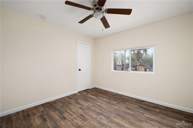 Building Photo - 1620 W Samano St