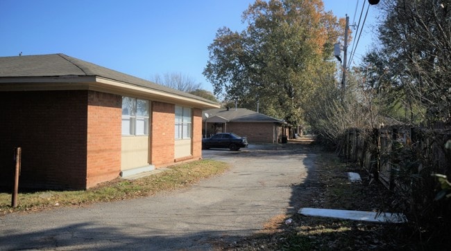 Building Photo - 1645 Wells Station Rd