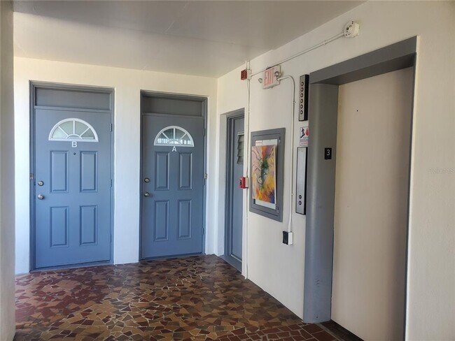 Building Photo - 200 N Betty Ln