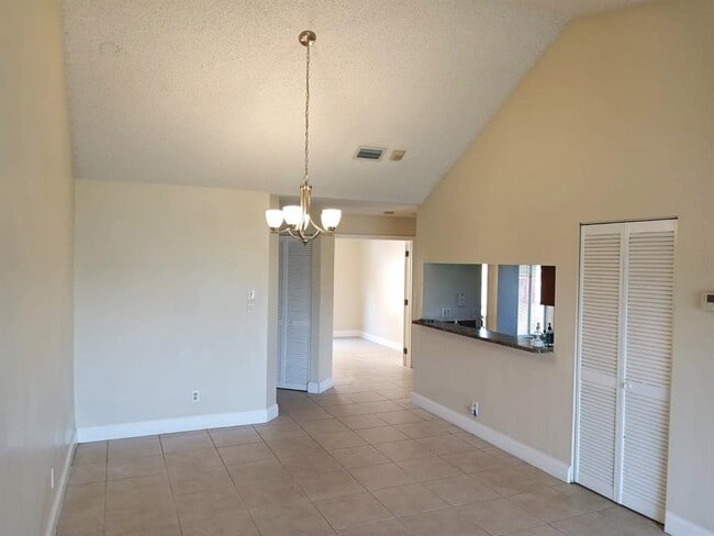 Building Photo - 1055 Coral Club Dr