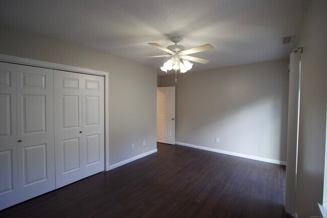 Foto del edificio - 201 Whetstone Mls