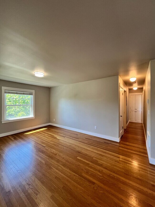 Foto del edificio - 715 NE Ainsworth St