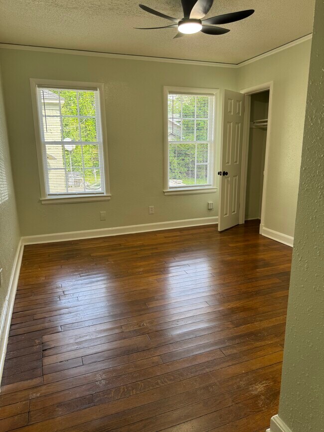 Dormitorio - 1543 Jackson Ave