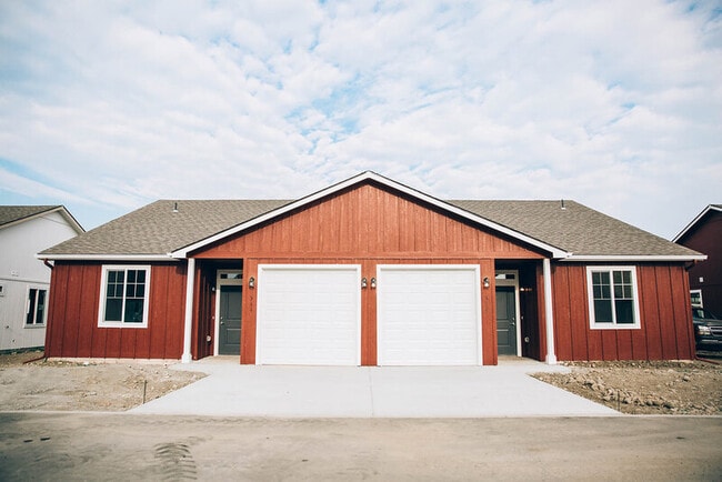 Building Photo - 302 S Marigold Ln