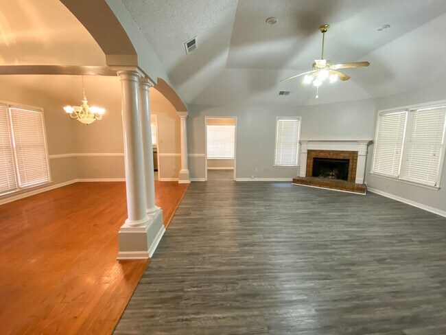 Foto del edificio - 3 bed 2 bath in Cordova w/ nearly 1800 Sq ft