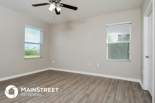 Building Photo - 2037 Van Buren Loop