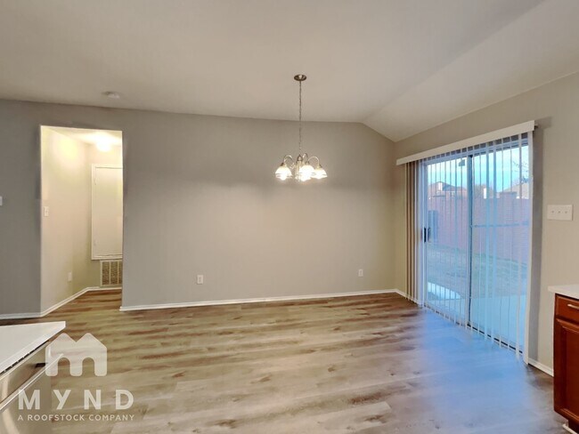 Foto del edificio - 4613 Redbud Dr