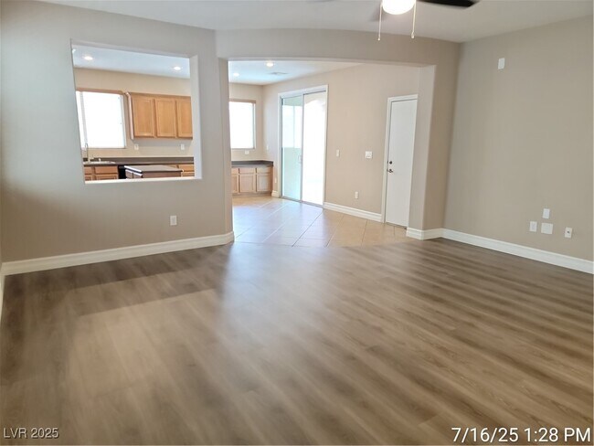 Foto del edificio - 9339 Fort Defiance Ave