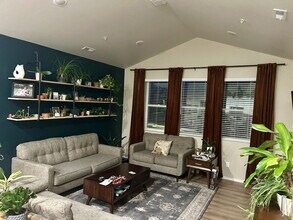 Building Photo - 563 Vicot Wy