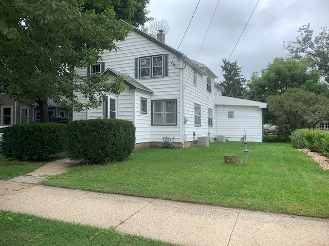 Front & Side - 926 Glen St