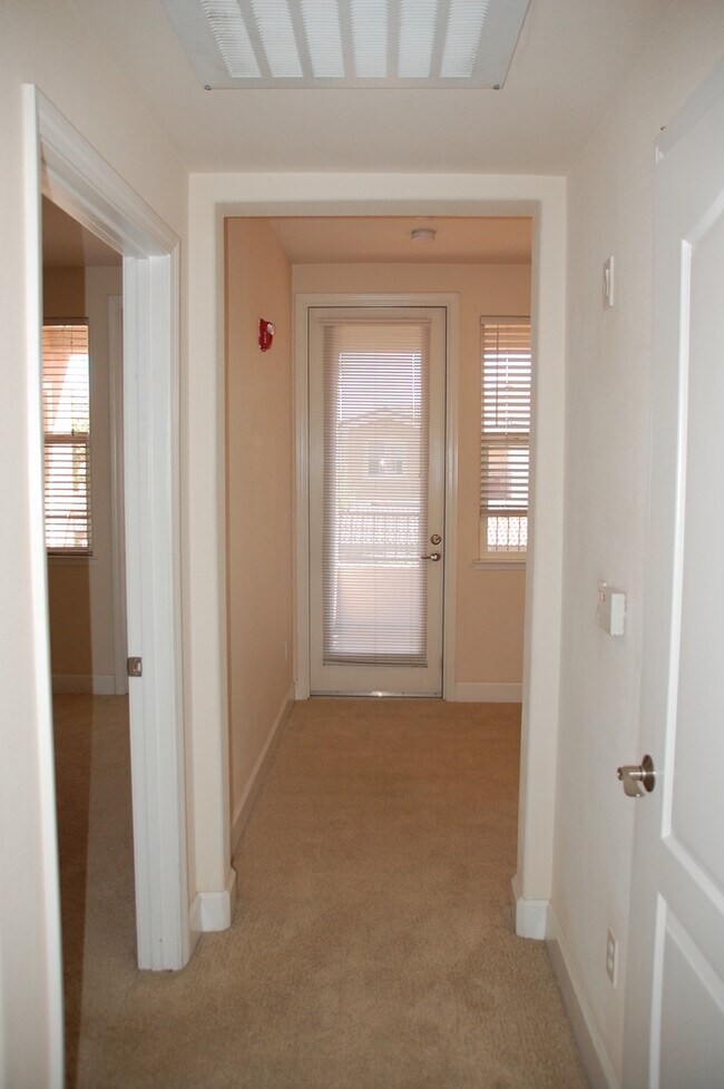 Foto del edificio - Great Condo in Roseville
