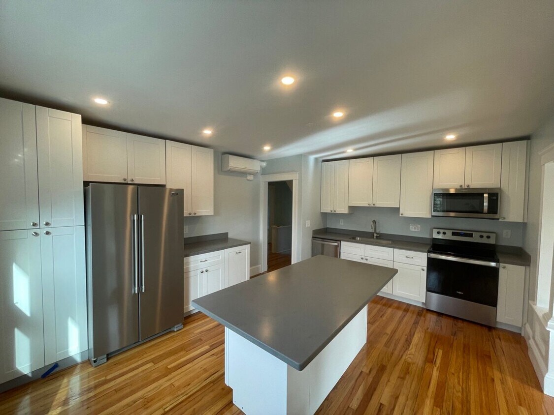 65 Loomis St Unit 3 bed, Bedford, MA 01730 Room for Rent in Bedford