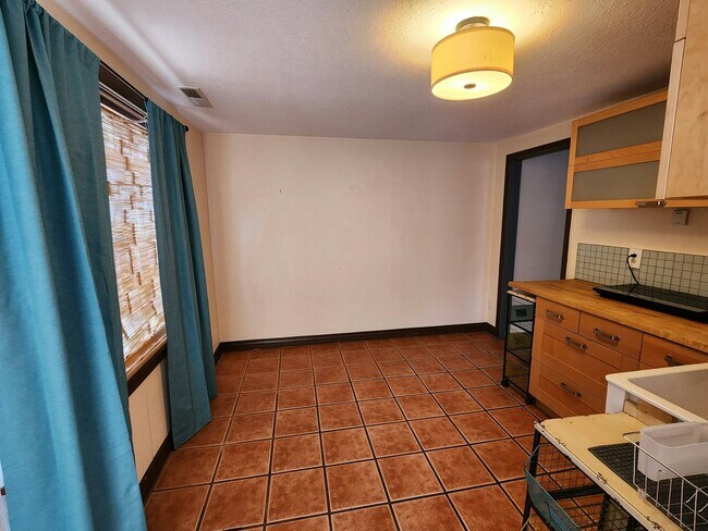 Foto del edificio - 410 Wayne Street, Unit Carriage House