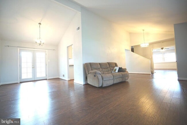 Foto del edificio - 322 Sugarland Run Dr