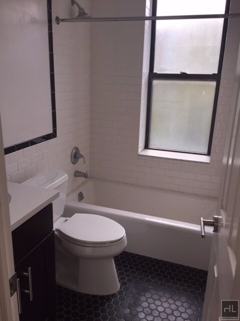 Building Photo - Great No Fee Two Bedroom in Astoria, NY