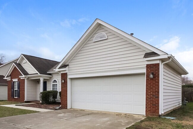 Foto del edificio - 6123 Goldenfield Dr