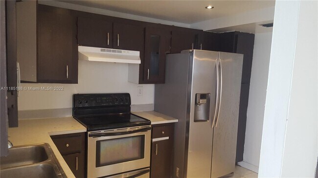 Foto del edificio - 700 NW 214th St