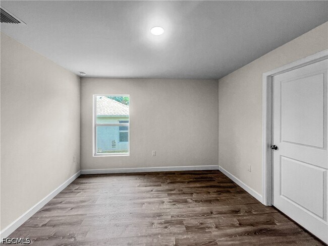 Building Photo - 745 Harry Ave S