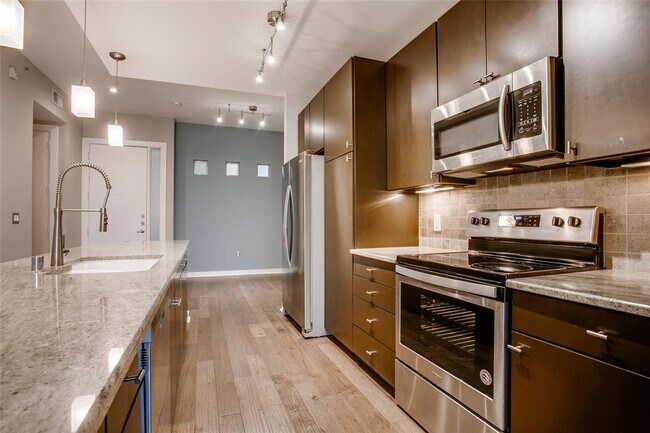 Building Photo - 2950 McKinney Ave