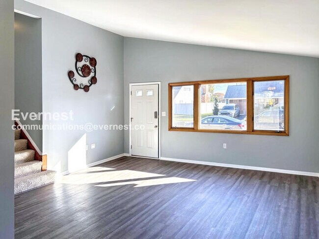 Foto del edificio - 123 Thomas Rd