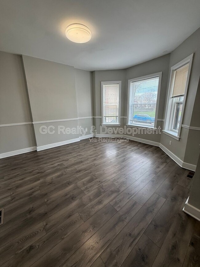 Building Photo - 6401 S Eberhart Ave