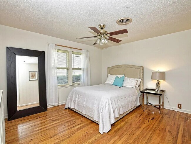 Foto del edificio - 614 S Groos St