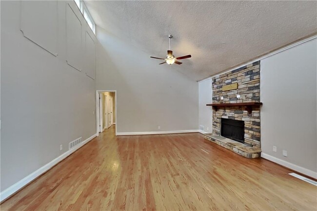 Building Photo - 2731 Georgian Terrace