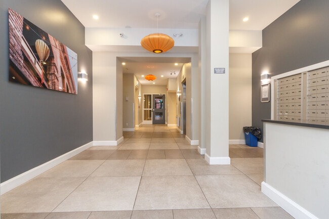 Photo du bâtiment - 595 Pandora Ave