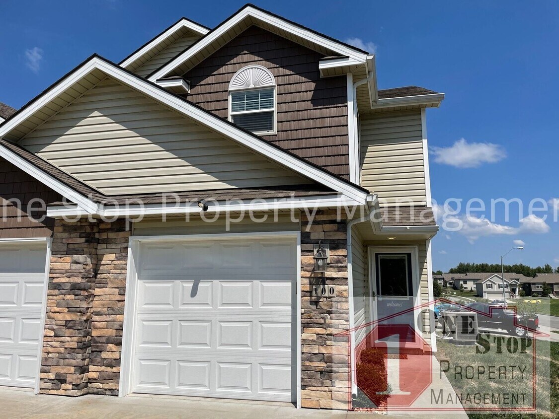 Primary Photo - Gorgeous 3-Bed, 2.5-Bath Townhome in Raymore!