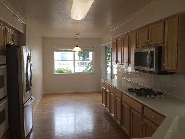 Building Photo - Great 3BR 3BA With Bonus Room - Broomfield!