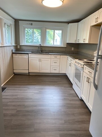 Kitchen - 804 E 8th St