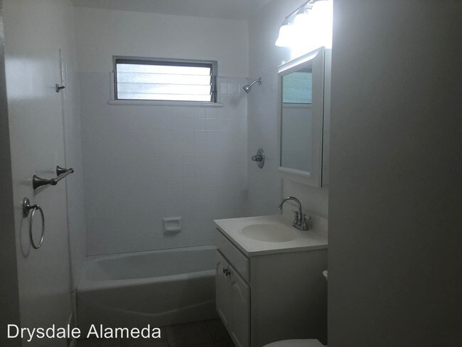 Building Photo - 3 br, 2 bath House - 1160 Broadway #A