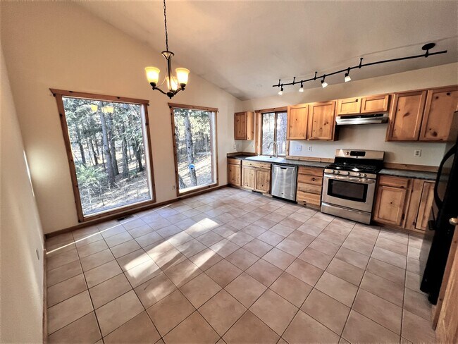Building Photo - 1534 Burland Dr