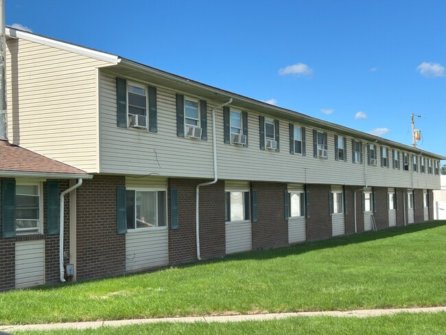 Building Photo - Sunset Townhouses