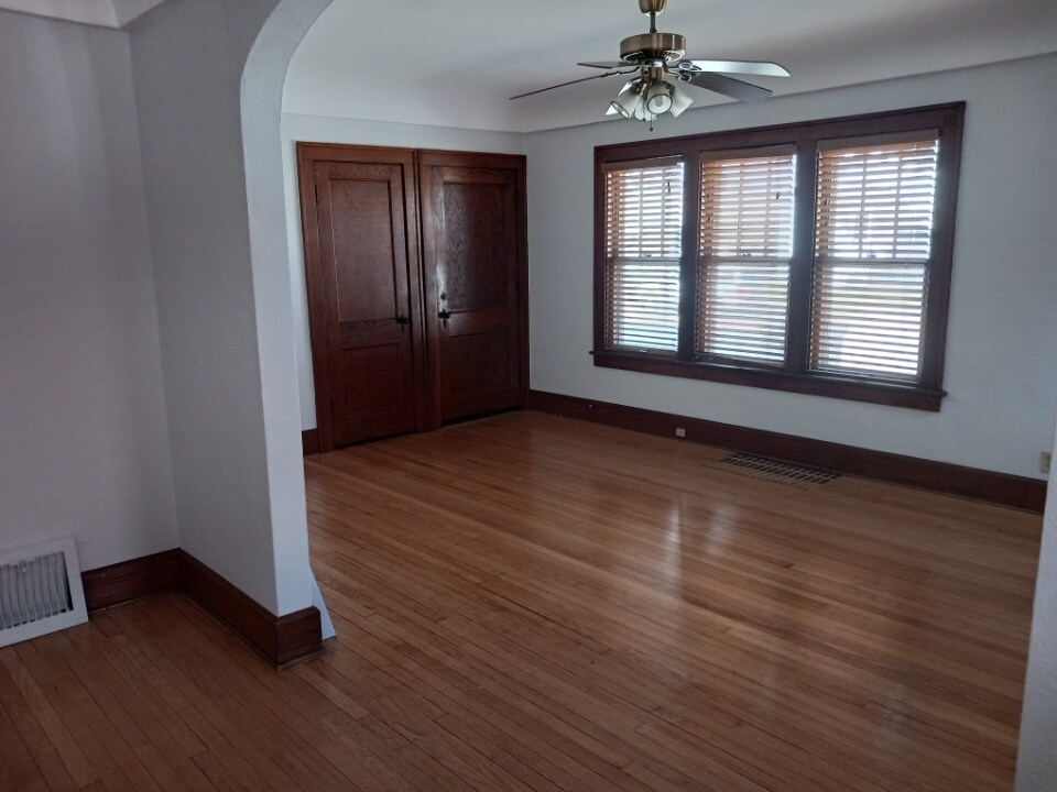 Primary Photo - 1423 William St