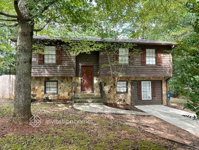 Building Photo - 1367 Classic Dr NE